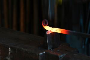 Ypie Wilmssen, Smidse gloeind heet smeed object