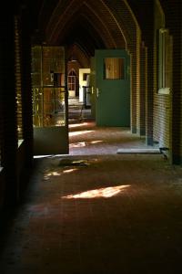 Gang verlaten Klooster