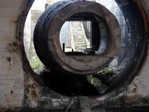 Piet Nijskens, Urbex, Zeche , doorkijk via een betonnen buis